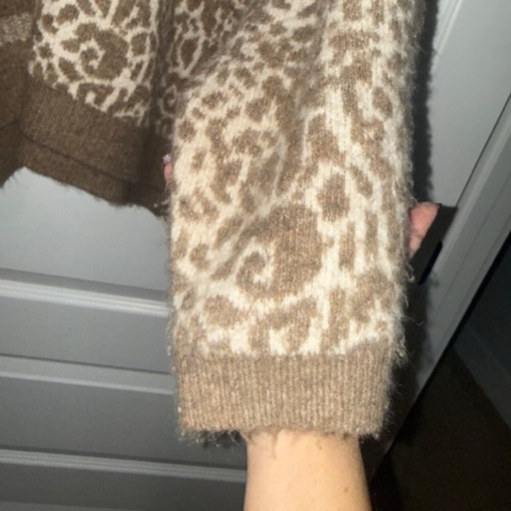 Pol V-Neck Patterned Sweater - Size Medium - image 3